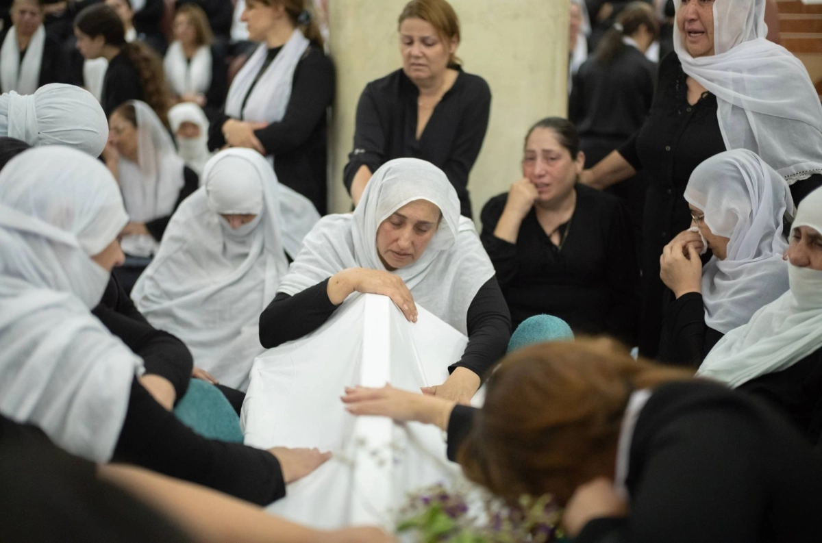 


امرأة تنعى أقاربها أثناء تشييع جثثهم في بلدة مجدل شمس 

ضربة إسرائيلية في جنوب لبنان                                                                  (د ب أ) 