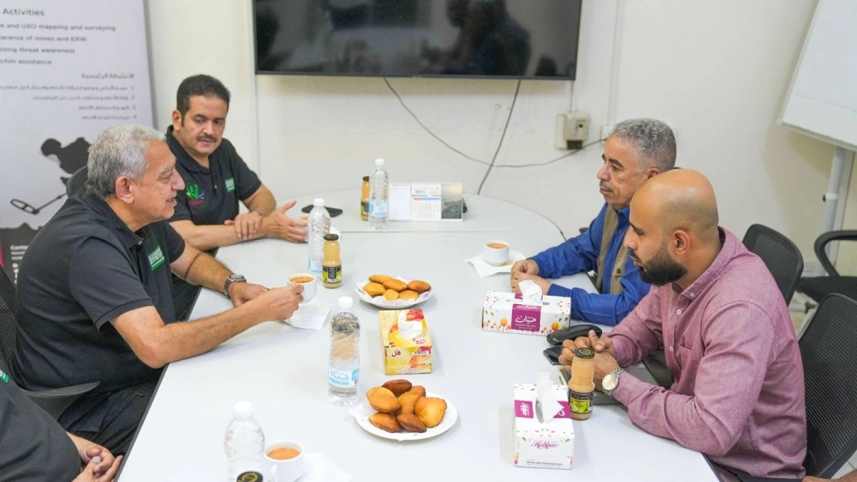 اجتماع مدير عام مشروع «مسام» مع العميد فضل غرامة مدير مركز تنسيق الأعمال المتعلقة بالألغام في عدن