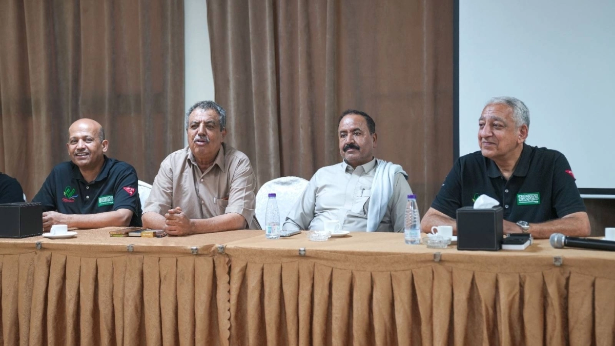 أسامة القصيبي والعميد ركن أمين عقيلي والعميد قائد هيثم وقاسم الدوسري خلال اللقاء