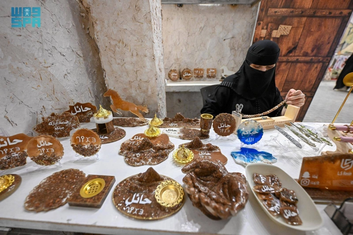 


أعمال التشكيلية ليلى الجريفاني 