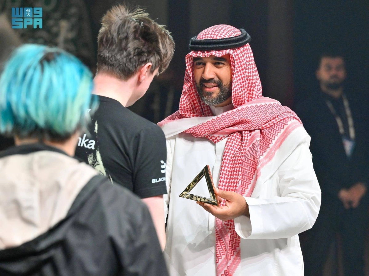 


تتويج الفريق الفائز 