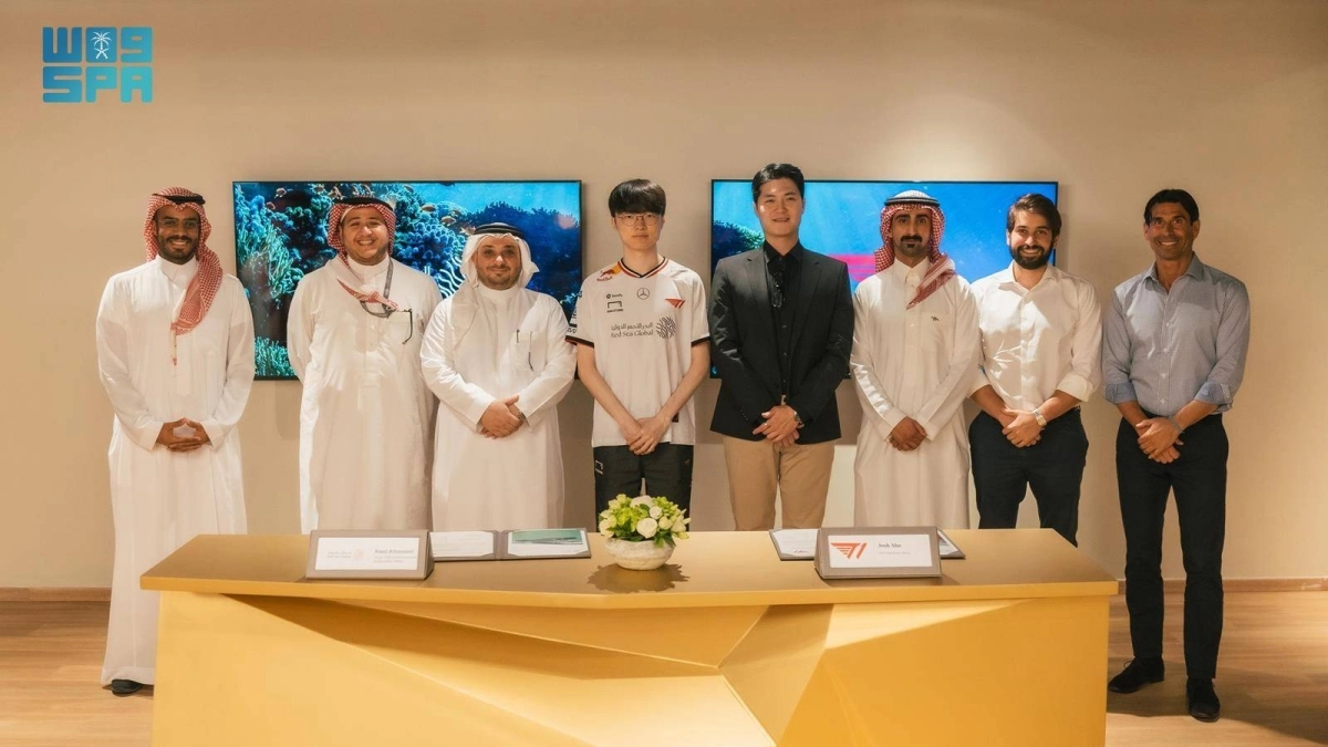 


ممثلو «البحر الأحمر» وفريق «T1» 