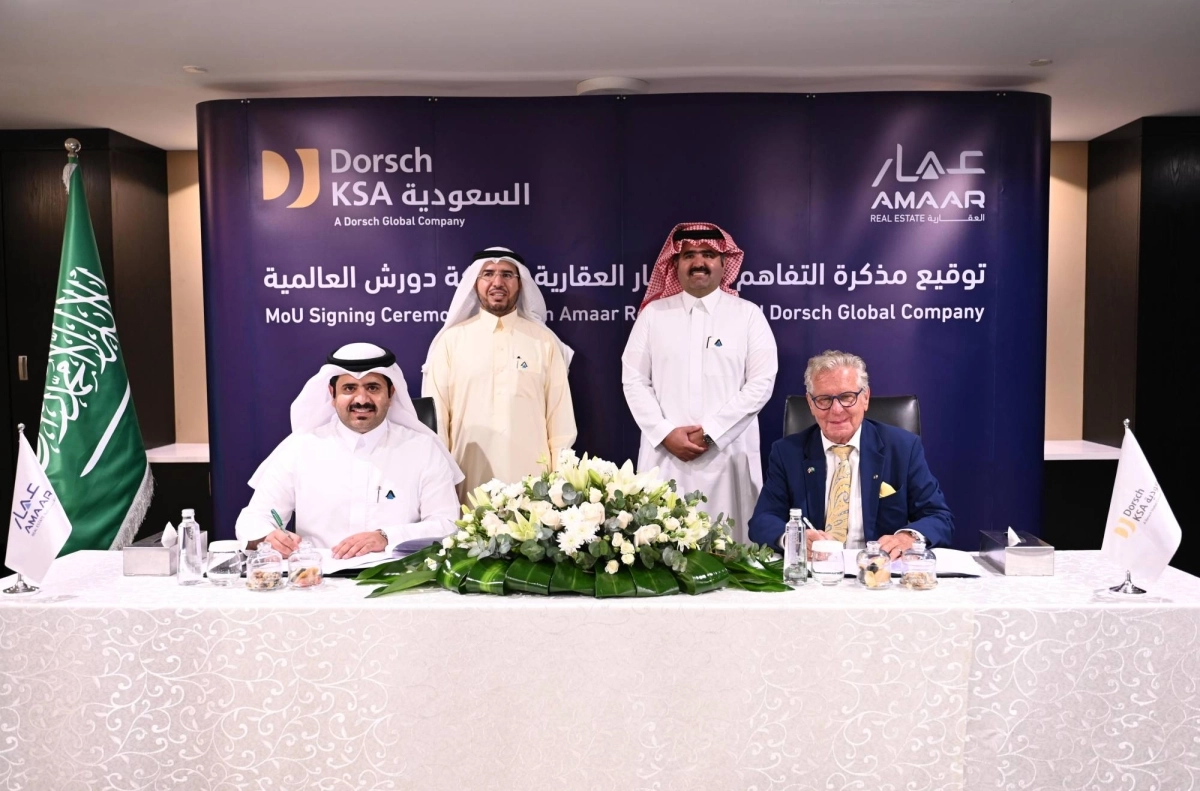 من توقيع اتفاقية التعاون بين عمار العقارية وشركة دورش العالمية