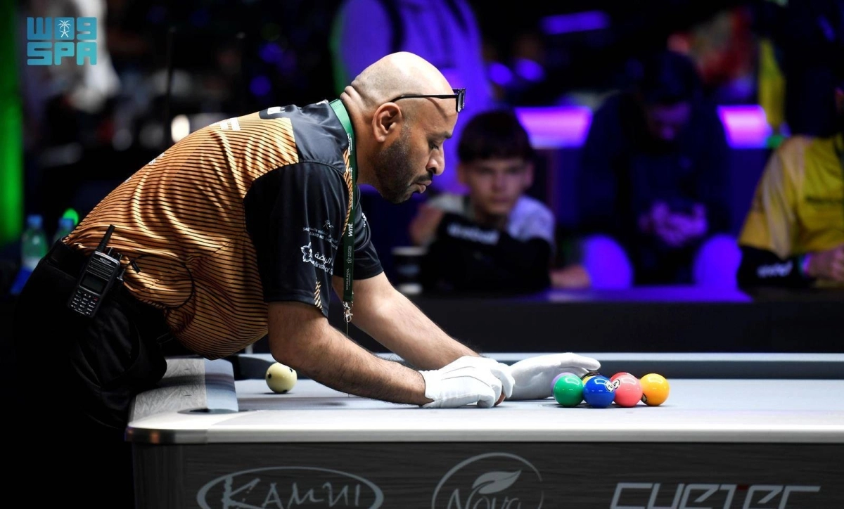 أحد الحكام السعوديين المشاركين في البطولة