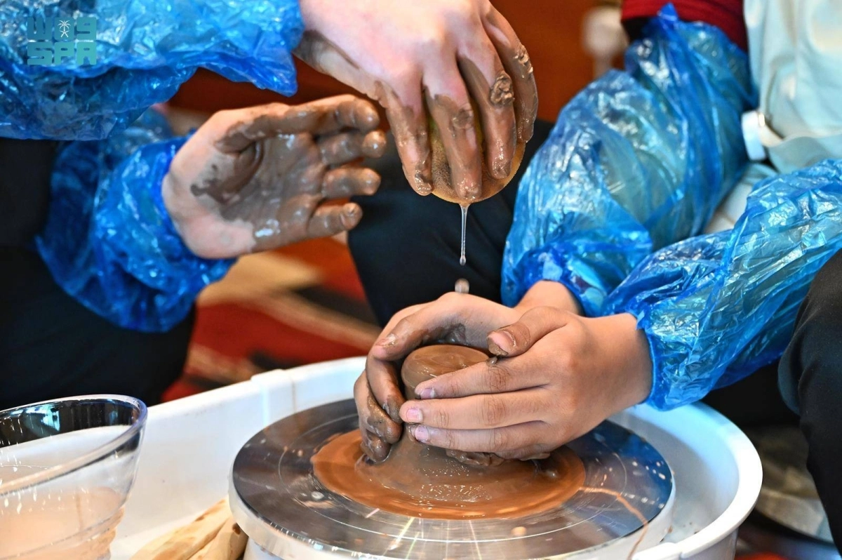 


تعلم صناعة الفخار 