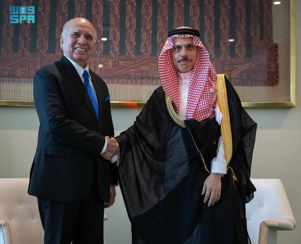 


فيصل بن فرحان يلتقي فؤاد محمد 