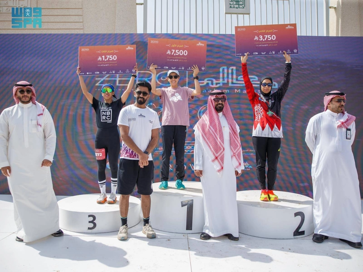 


تتويج المشاركين في الماراثون 