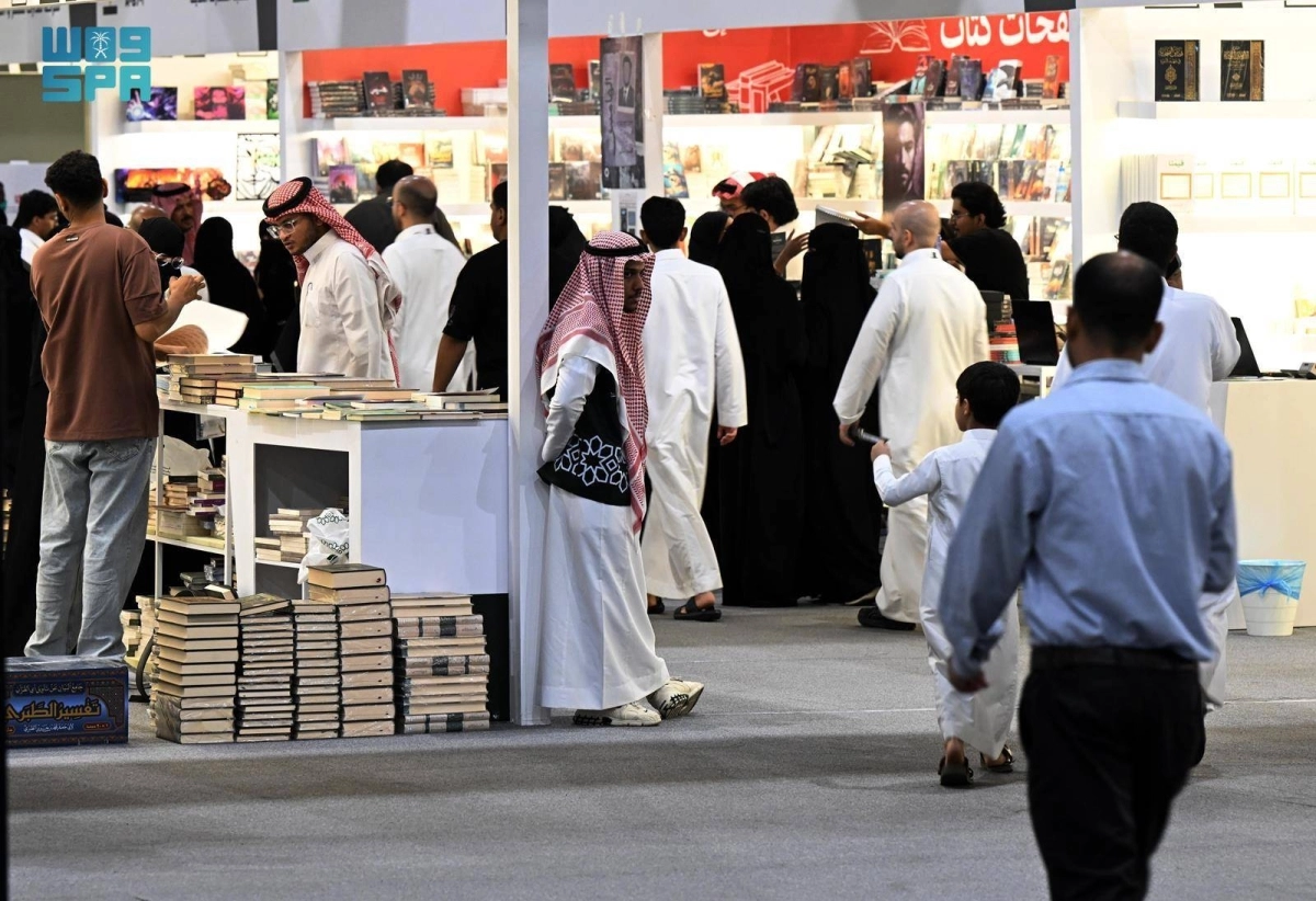 


تفاعل الزوار مع أجنحة المعرض 