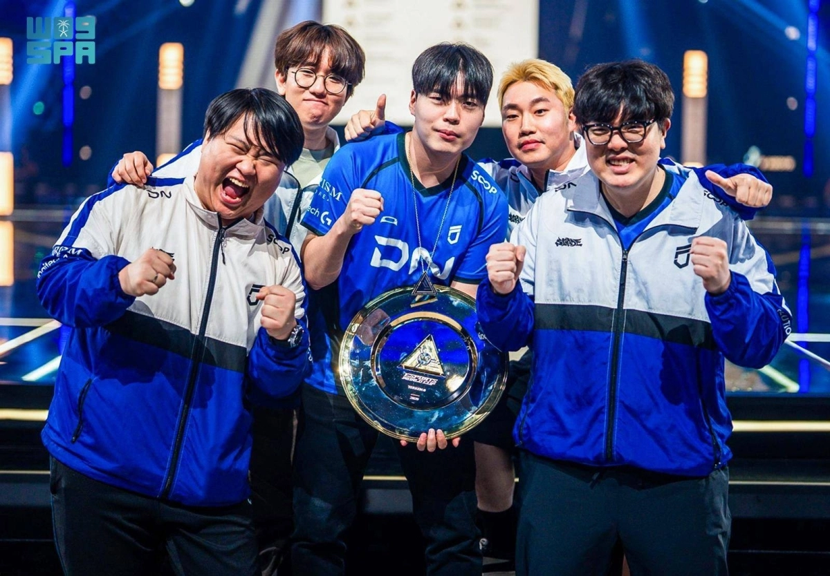 لاعبو فريق Twisted Minds