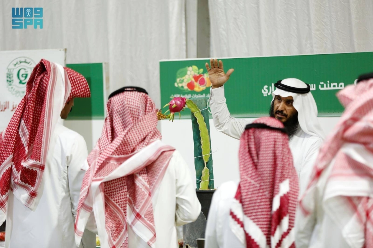 


تقديم برامج توعوية للمزارعين 