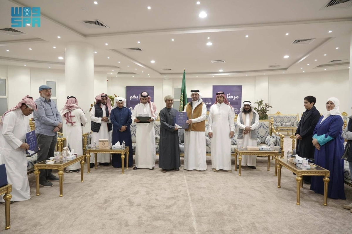 


تقديم شهادات شكر للفنانين المشاركين 