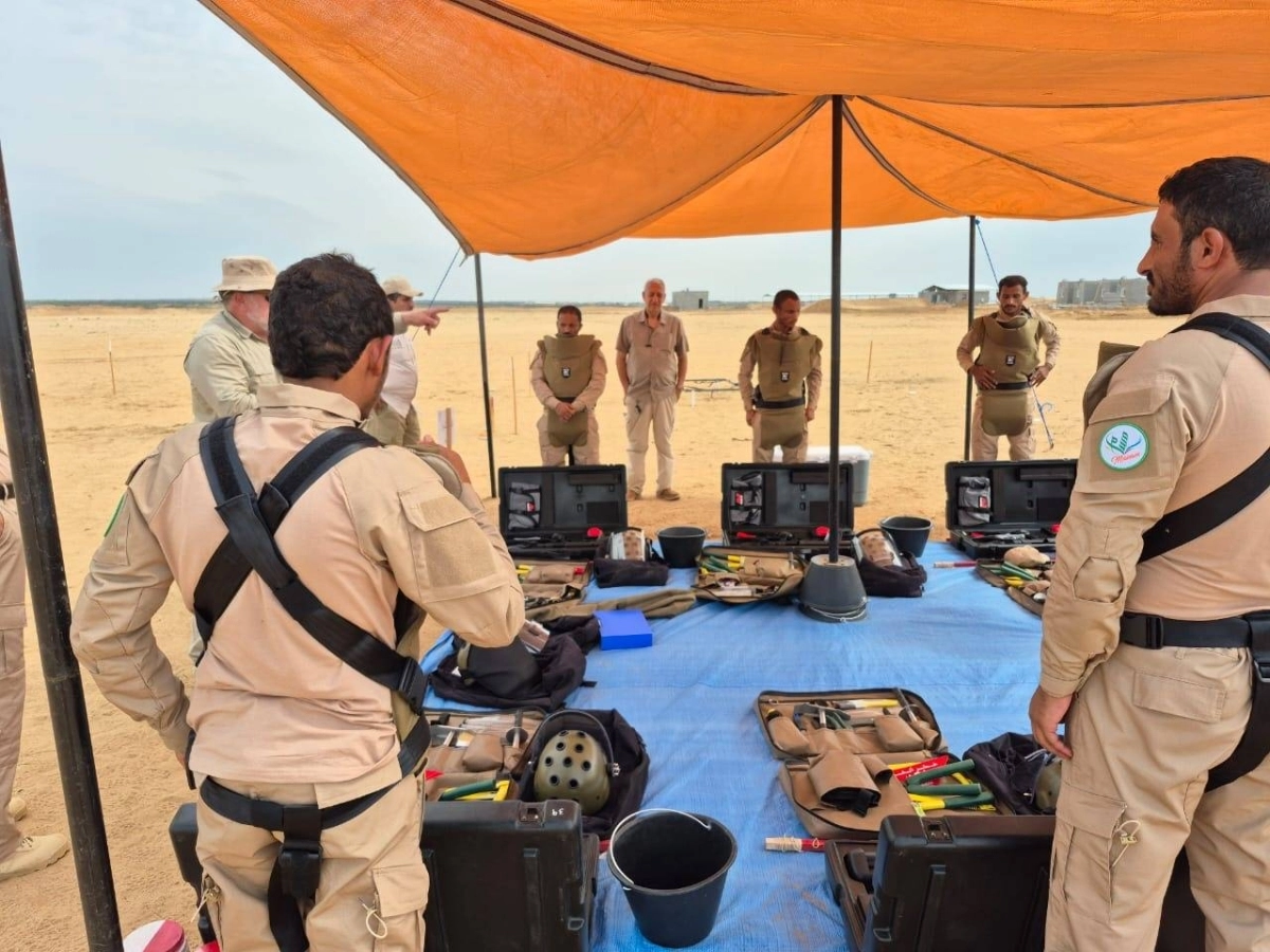 مدير عام مشروع «مسام» خلال وقوفه على جاهزية الفرق في ميدي