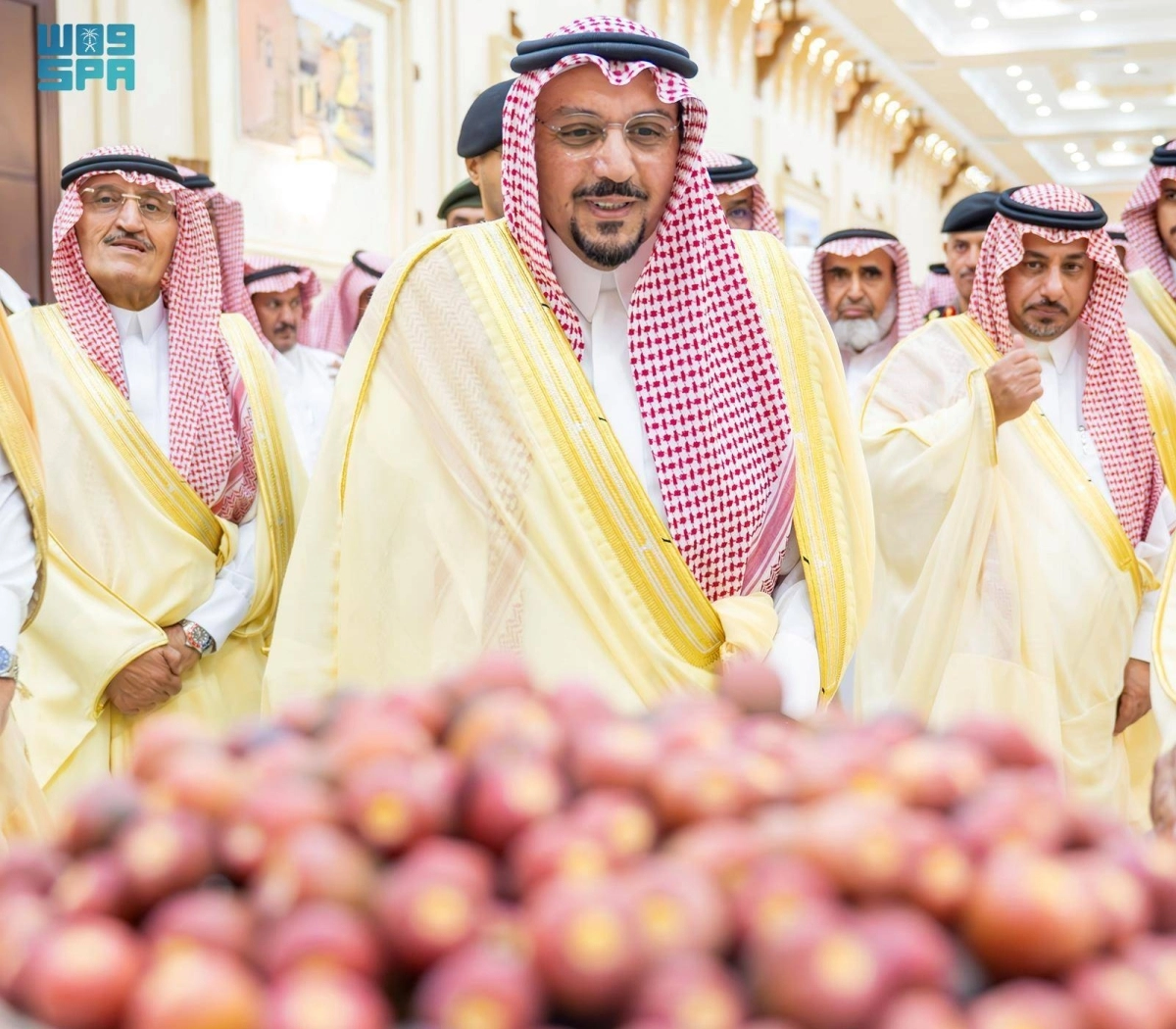 


أمير القصيم يتجول في المعرض المصاحب للمهرجان 