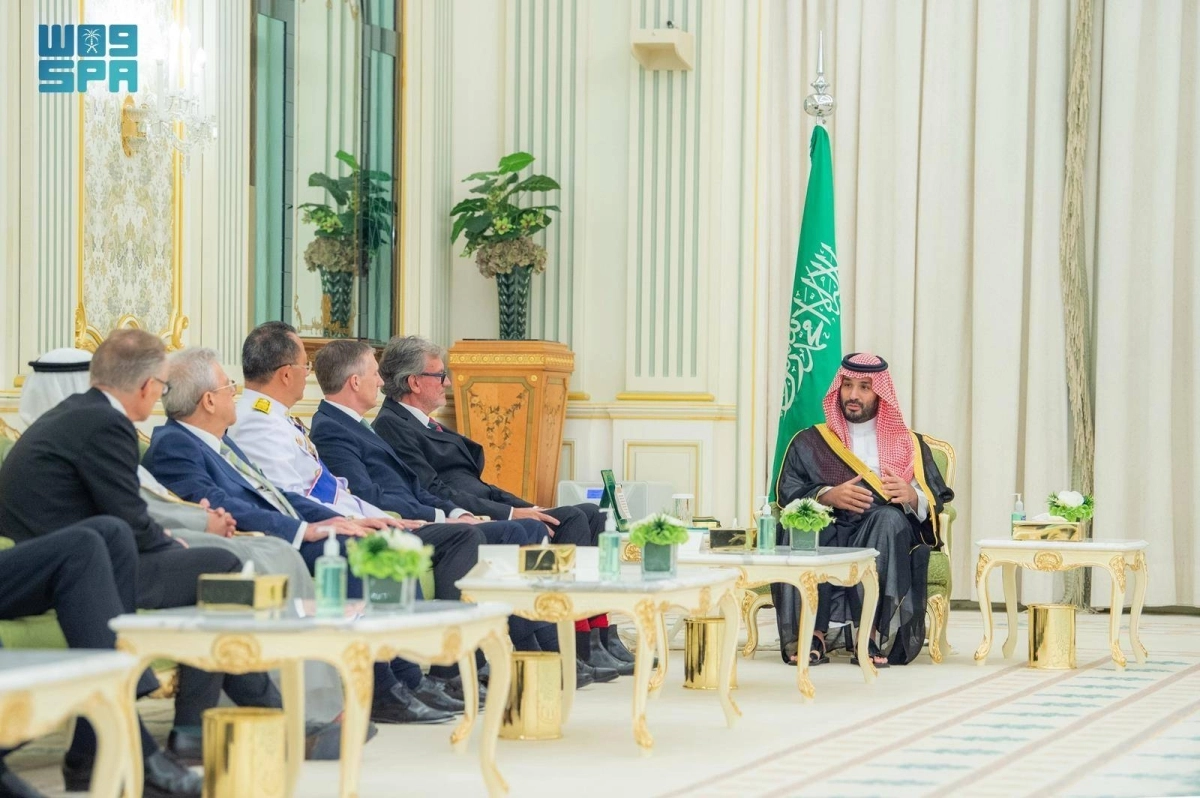 ولي العهد لدى تسلمه أوراق اعتماد السفراء الجدد المعينيين في المملكة