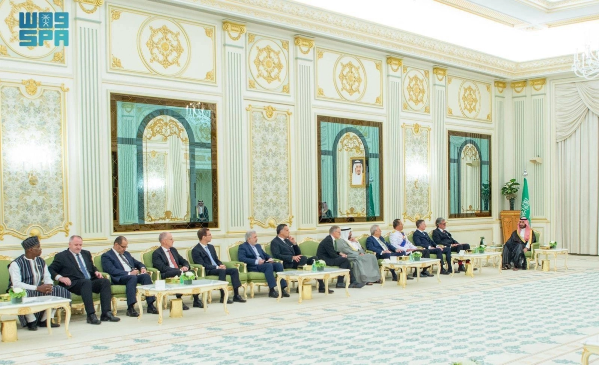 ولي العهد لدى تسلمه أوراق اعتماد السفراء الجدد المعينيين في المملكة