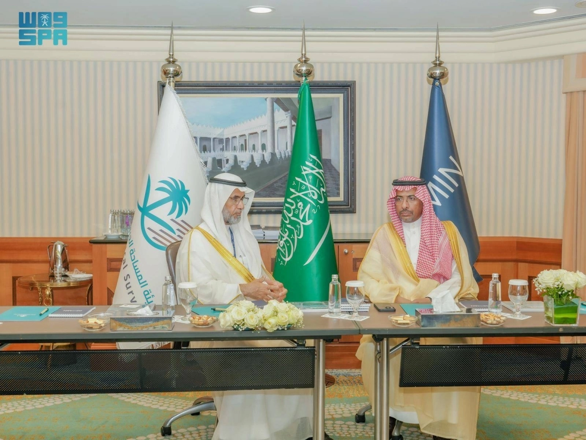 


وزير الصناعة لدى لقائه المهندس عبدالله الشمراني 