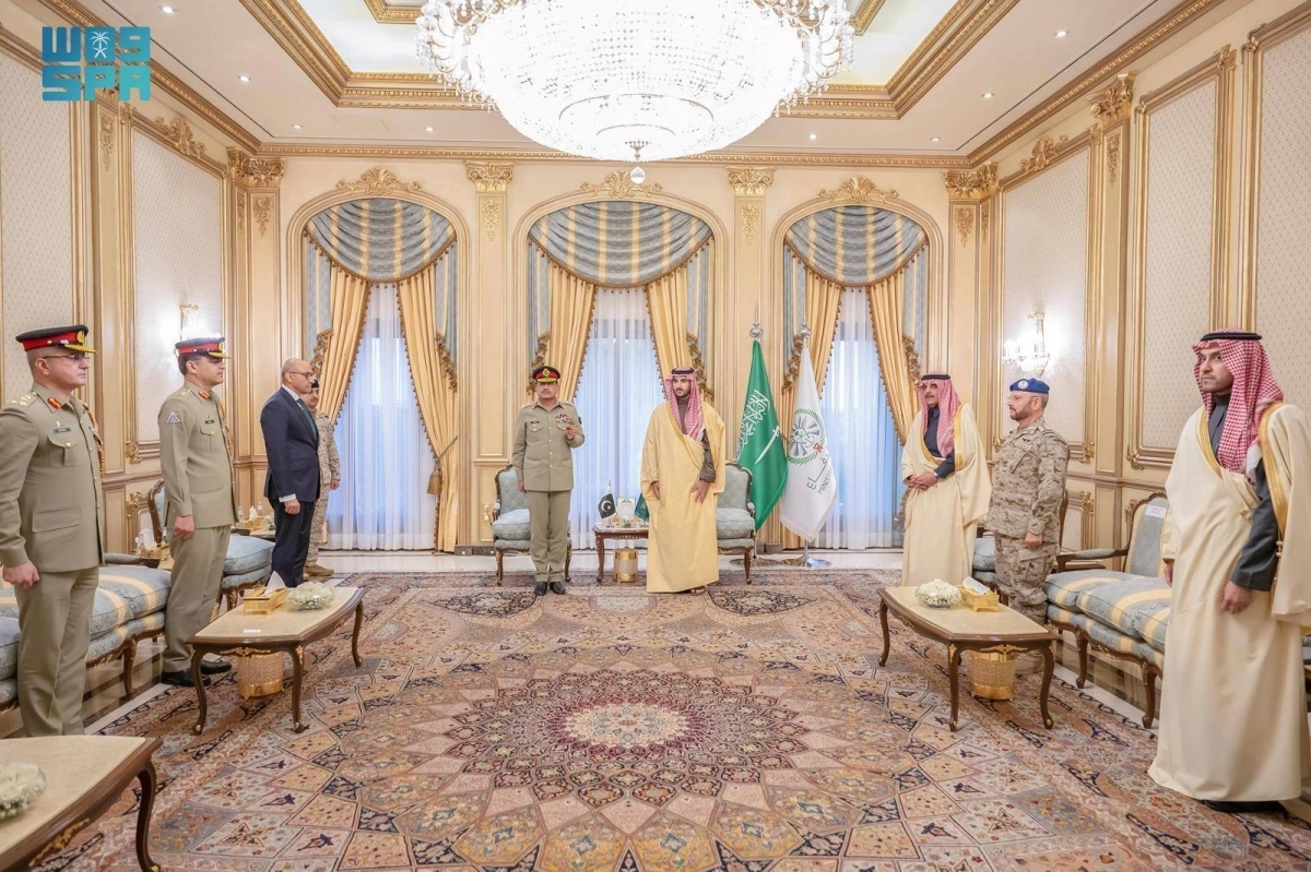 


وزير الدفاع يقلد قائد الجيش الباكستاني وسام الملك عبدالعزيز 