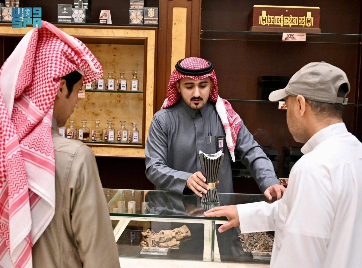 أسواق القصيم تشهد حراكا متزايدا للمتسوقين استعدادا لعيد الفطر