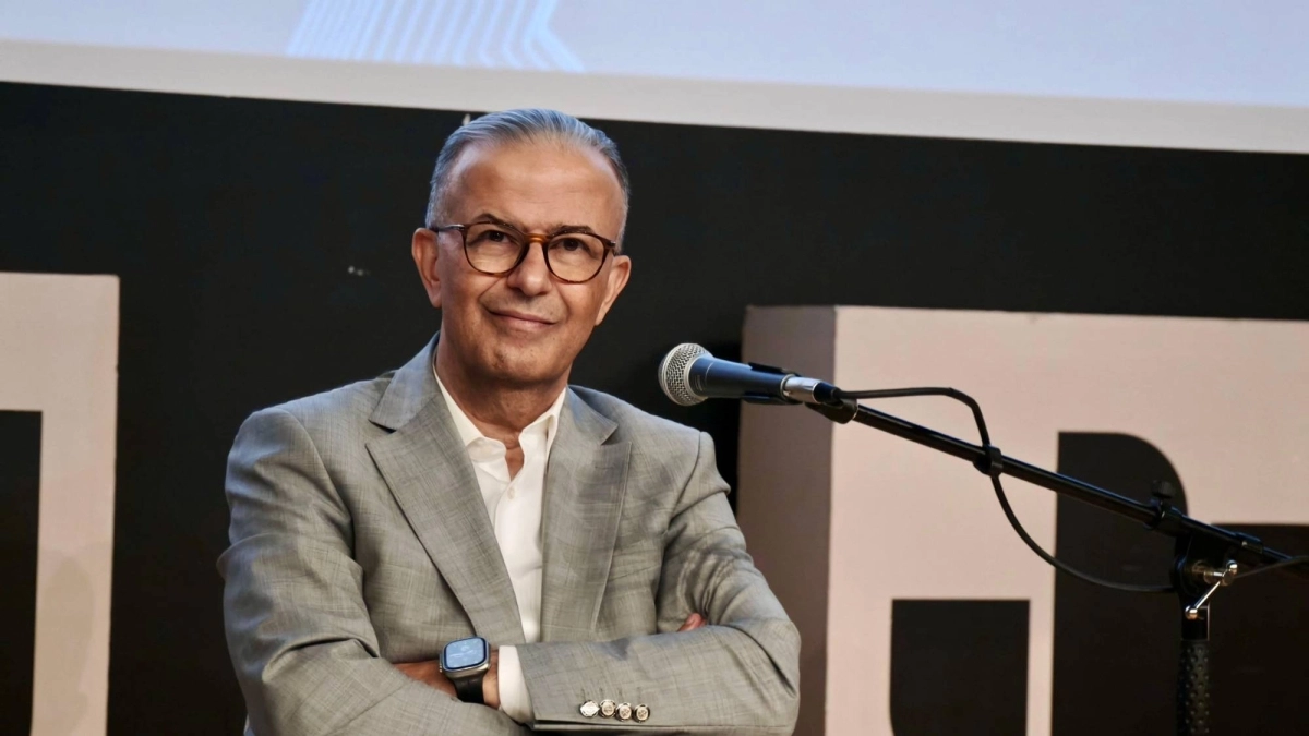 الدكتور أيمن تيسير .. دكتوراه في علم الموسيقى والصوت.. حيث يلتقي العلم بالفن ليفكك سر النغمة.