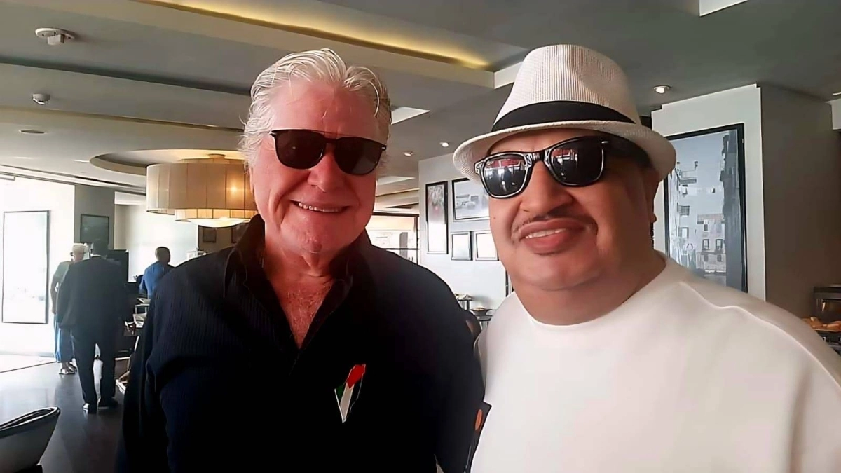 الناقد خالد ربيع مع الفنان المصري حسين فهمي 