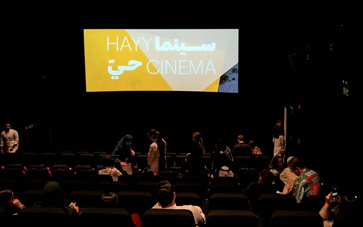 في «سينما حي».. الشاشة لا تُضيء وحدها، بل تنير الحالمين. من حي جميل، جدة ترسم ملامح سينما مستقلة تحتفي بالإنسان والحكاية.