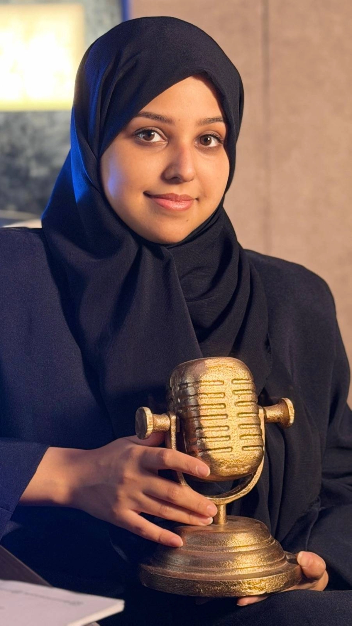 المدربة والمعلقة الصوتية نور علي، الحائزة على جائزة أكاديمية MBC في الدوبلاج.