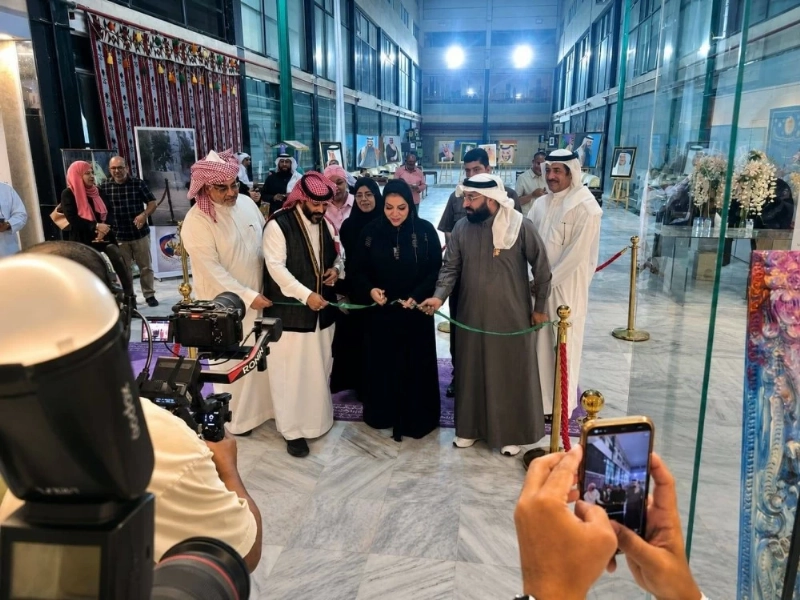 نوال أدهم تفتتح معرض «حكايات من جدة» في جدة، إيذانًا بانطلاق تظاهرة فنية تحتفي بذاكرة المدينة وهويتها البصرية.