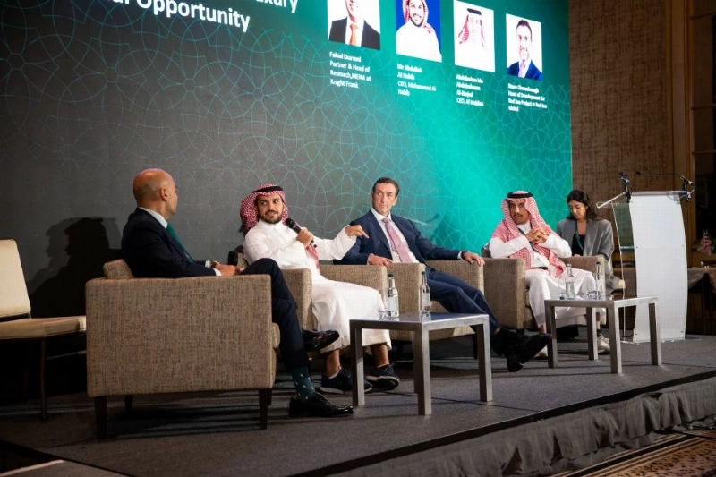 الجلسة الحوارية المغلقة الخاصة بالهيئة العامة للعقار في معرض العقارات السعودية الفاخرة بلندن