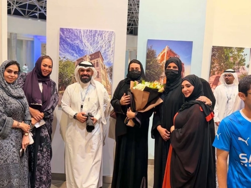 معرض فوتوغرافي يحتفي بجدة بين ملامح «البلد» وتحولات المدينة.. والأمير ...