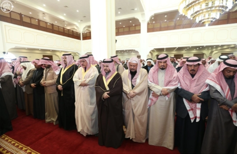فهد بن بدر يصلي على السهيان بسكاكا (واس)