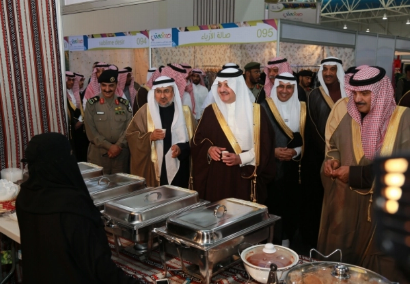 الأمير سعود بن نايف يتفقد معرض صنعتي 2015 (حمدان الدوسري)