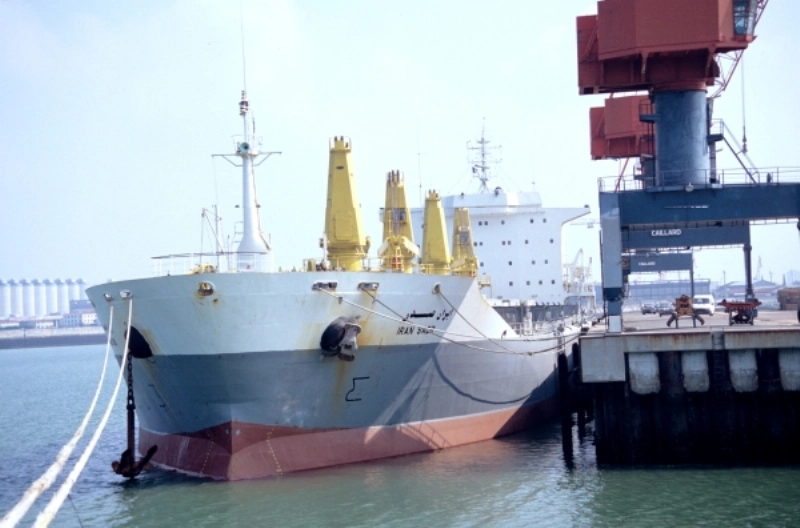 أثناء تحميل ناقلة نفط إيرانية (مكة)
