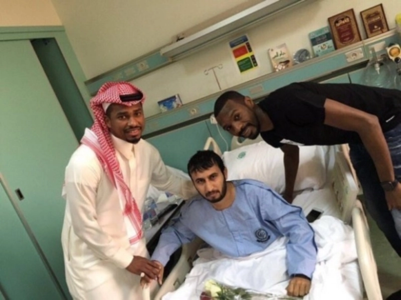 كريري والشمراني مع أحد المصابين