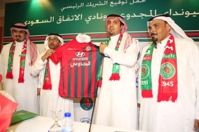 جانب من توقيع الشراكة بين الاتفاق والمجدوعي (مكة)