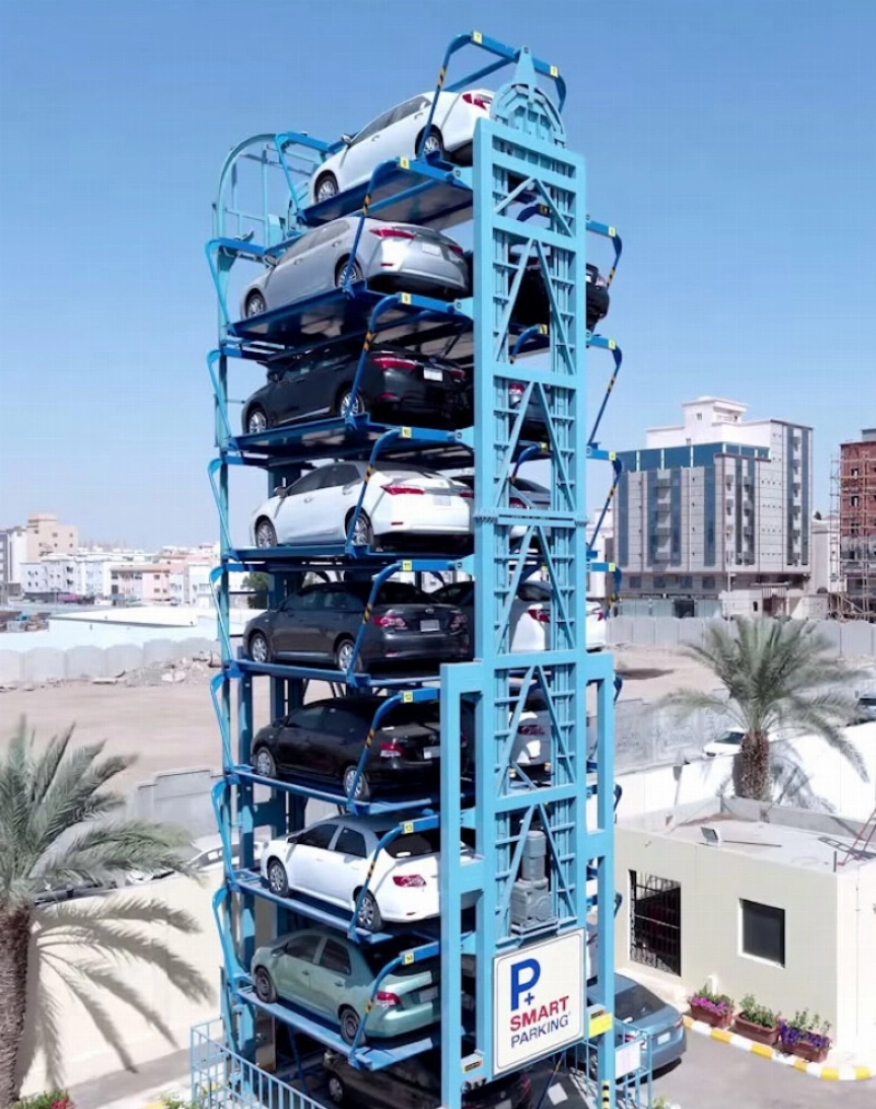 أحد المواقف العمودية المركبة من قبل شركة متخصصة في المملكة (مكة)