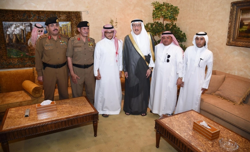 محمد بن ناصر خلال استقبال المتنازل عن قاتل أبيه (واس)