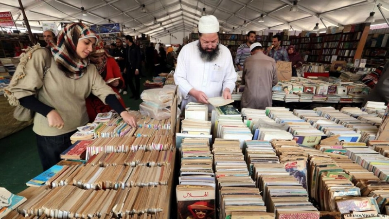 جانب من زوار كتاب القاهرة 2015