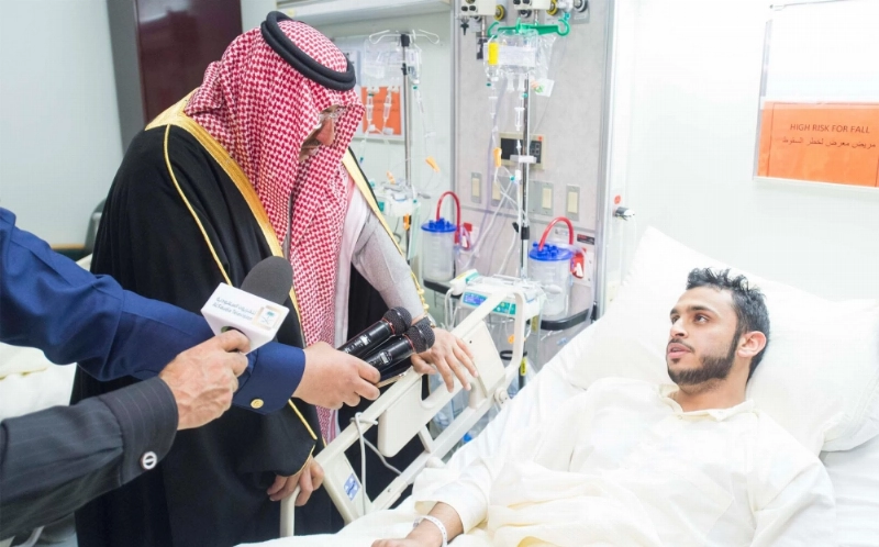 .. ومطمئنا على أحد مصابي الحادثة الإرهابية