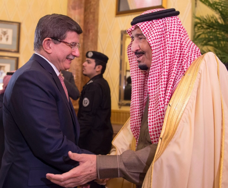 خادم الحرمين الشريفين يستقبل رئيس وزراء تركيا (واس)