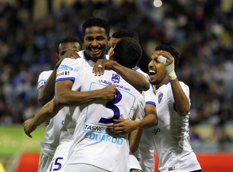 لاعبو الهلال يحتفلون بالهدف الأول في مرمى الشعلة (ماجد حقوي)