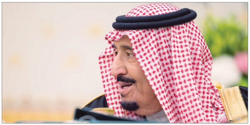 الملك سلمان بن عبدالعزيز مترئسا مجلس الوزراء في قصر اليمامة بالرياض أمس (واس)