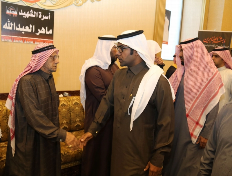 وفد نادي الفتح خلال تقديمه العزاء (مكة)