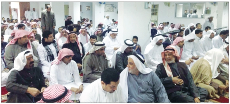 جموع المصلين في المسجد أمس (مكة)
