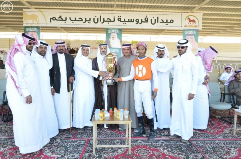 جانب من تتويج الفائزين في السباق (واس)
