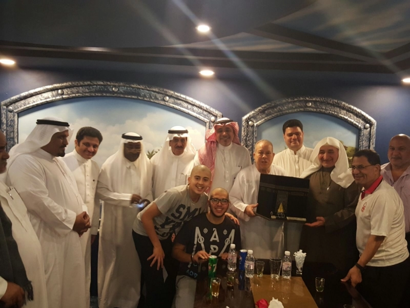دهلوي يكرم ابورجيلة بهدية خاصة (مكة)
