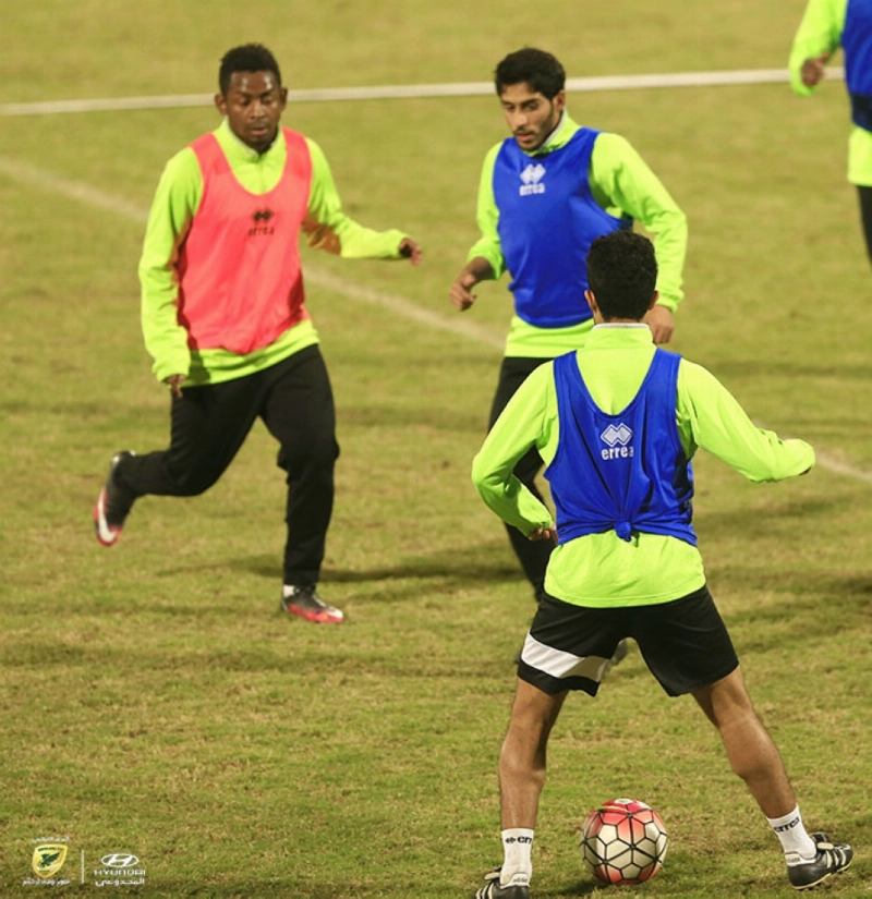 جانب من تدريبات الخليج (موقع الخليج)