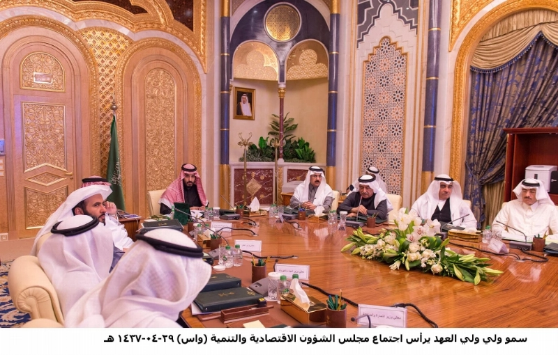 ولي ولي العهد مترئسا اجتماع المجلس في الرياض أمس (واس)