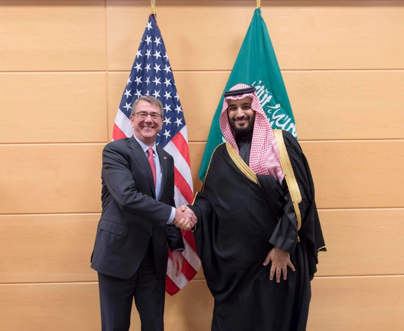 الأمير محمد بن سلمان خلال لقائه وزير الدفاع الأمريكي في بروكسل أمس (واس)