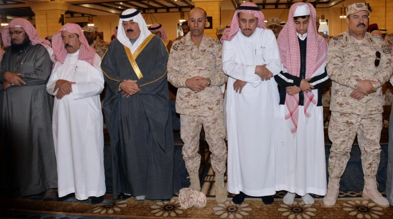 متعب بن عبدالله يصلي على الشهيدين في الرياض (واس)