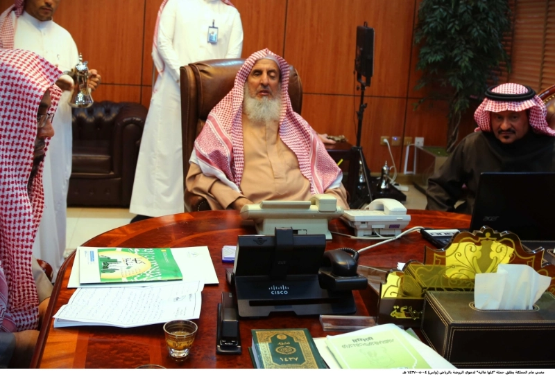 عبدالعزيز آل الشيخ خلال تدشين الحملة (واس)
